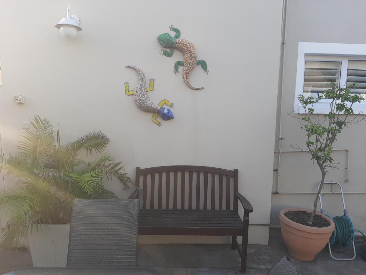 Urban Manor Bed & Breakfast Port Elizabeth Exterior photo