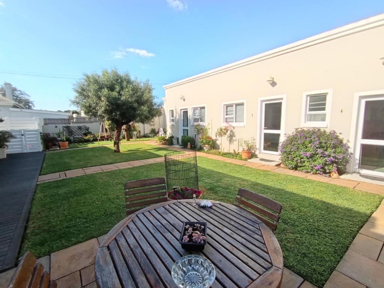 Urban Manor Bed & Breakfast Port Elizabeth Exterior photo