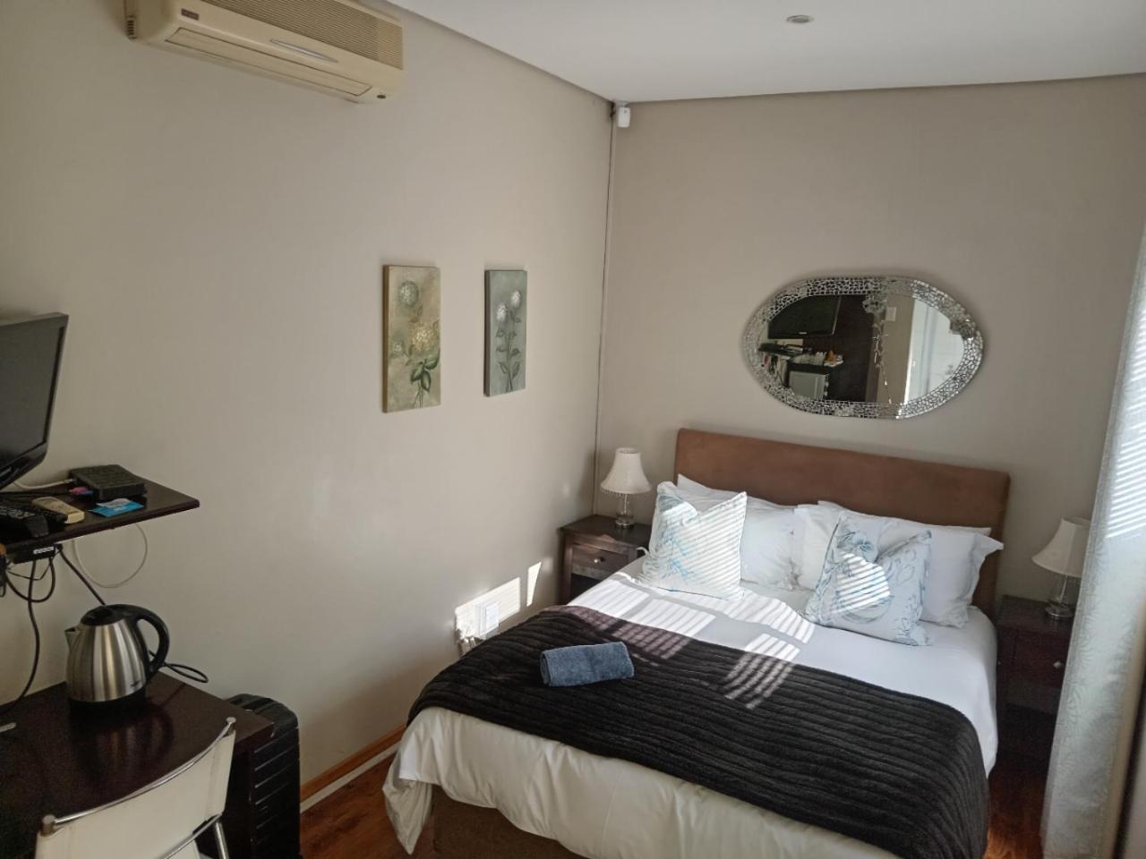 Urban Manor Bed & Breakfast Port Elizabeth Exterior photo