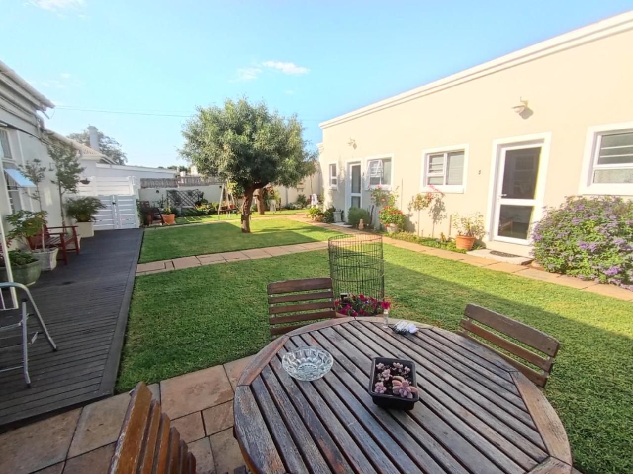 Urban Manor Bed & Breakfast Port Elizabeth Exterior photo