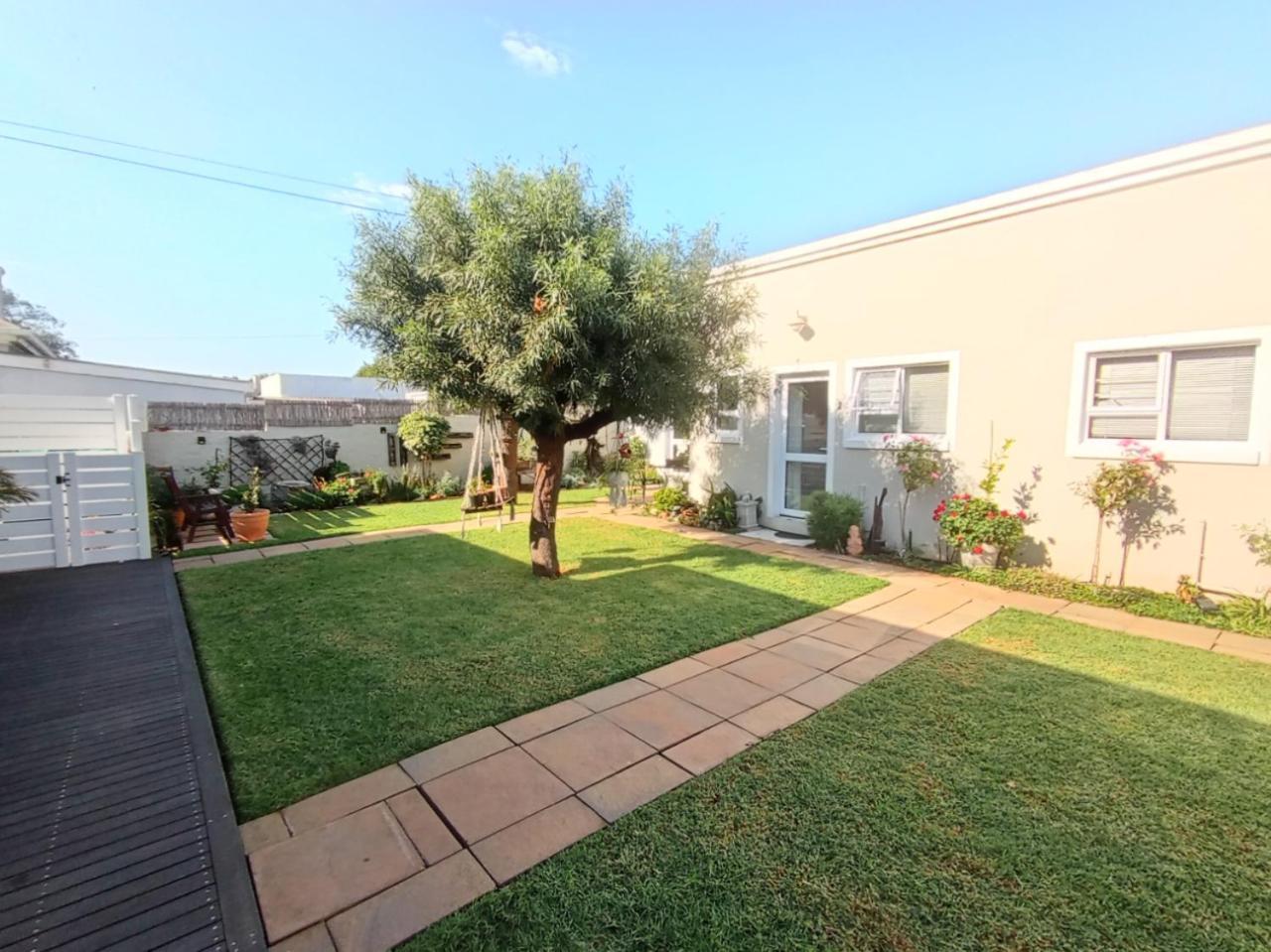 Urban Manor Bed & Breakfast Port Elizabeth Exterior photo