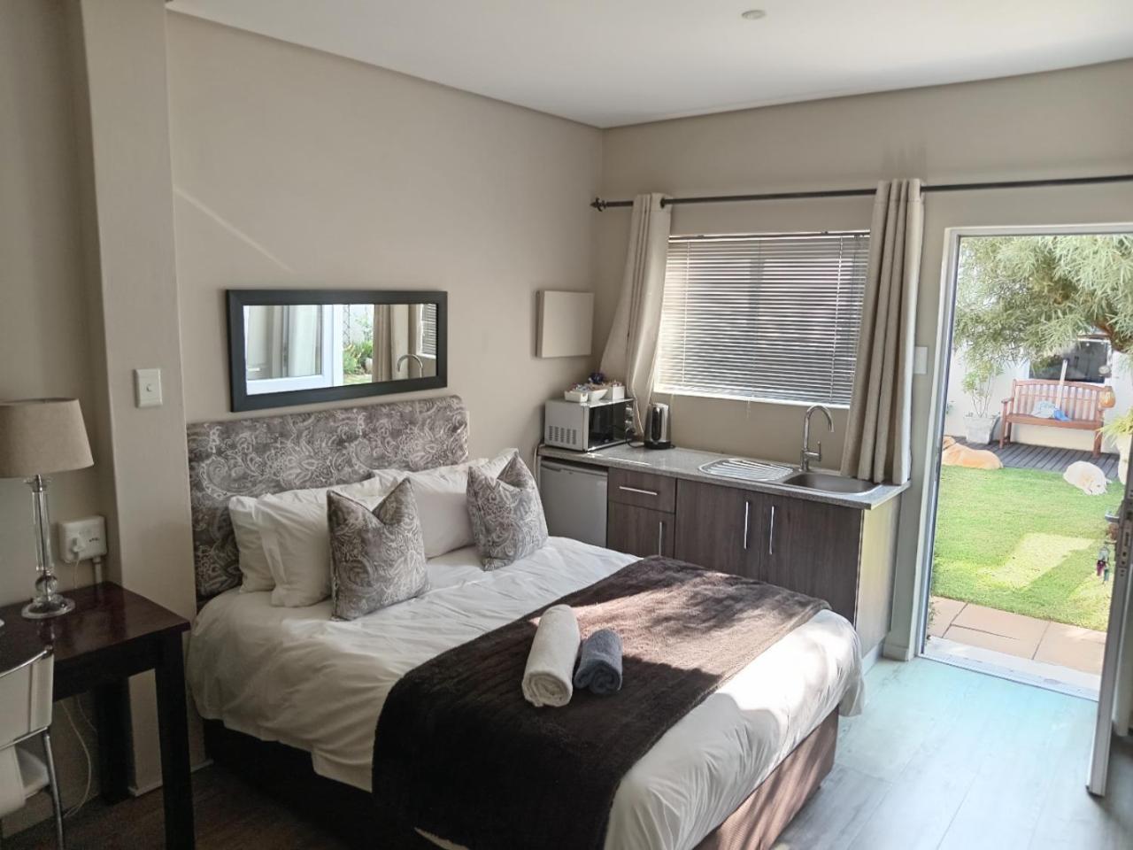 Urban Manor Bed & Breakfast Port Elizabeth Exterior photo
